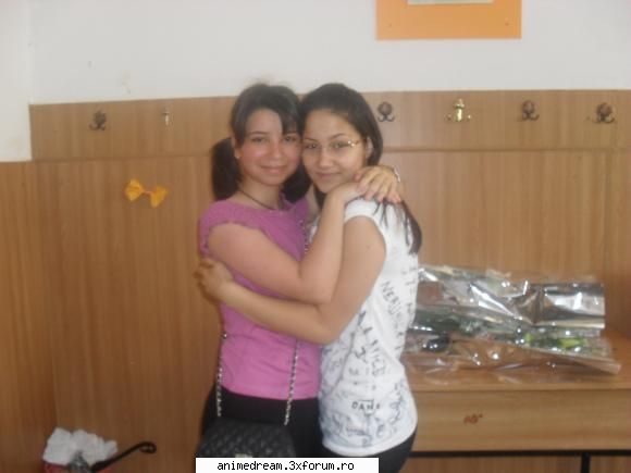 imagini noi intr-un final mi-am facut cateva aceastea sunt azi mini bancheteu sunt cea imbracata mov