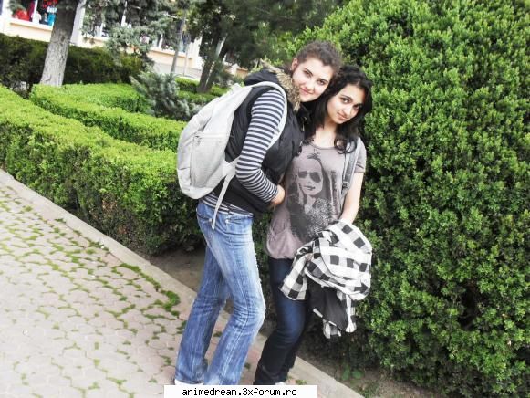foarte :33 eu pun o nu vă sau să daţi cea cu geaca �n carouri din m�nă xddd