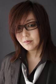 b) a unei femei 
care este vocea lui kurama in japoneza?    :
a)magumi sakurai :rotfl:  :rotfl: